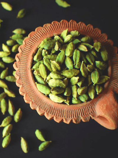 ইলাচি খলে শৰীৰৰ কি কি সমস্যা কম হয়?