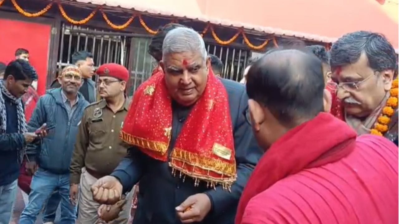 উল্লেখ্য যে, যোৱা কেইটামান মাহত ভাৰতীয় ৰাজনীতিত জগদীপ ধনখড়ক লৈ তীব্ৰ চৰ্চা চলি আছিল। তেওঁৰ আকস্মিক পদত্যাগৰ সিদ্ধান্তই ৰাজনৈতিক মহলত জোকাৰণিৰ তীব্ৰ সৃষ্টি কৰিছিল। ব্যক্তিগত কাৰণৰ দোহাই দি তেওঁ পদত্যাগ কৰা বুলি উল্লেখ কৰিছিল।