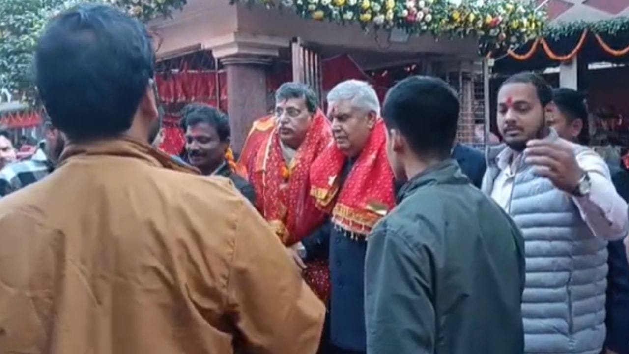 অৱশ্যে তেওঁৰ এই সিদ্ধান্তৰ আঁৰত গভীৰ ৰাজনৈতিক সমীকৰণ থকাৰ সন্দেহ প্ৰকাশ কৰিছিল বিৰোধীয়ে। সংসদতো শাসনাধিষ্ঠ চৰকাৰক এই বিষয়ত বিৰোধীয়ে আক্ৰমণৰ লক্ষ্য কৰি লৈছিল। পদত্যাগৰ পাছত দীৰ্ঘদিন ধৰি ৰাজহুৱা আত্মপ্ৰকাশৰ পৰা বিৰত আছিল জগদীপ ধনখড়।