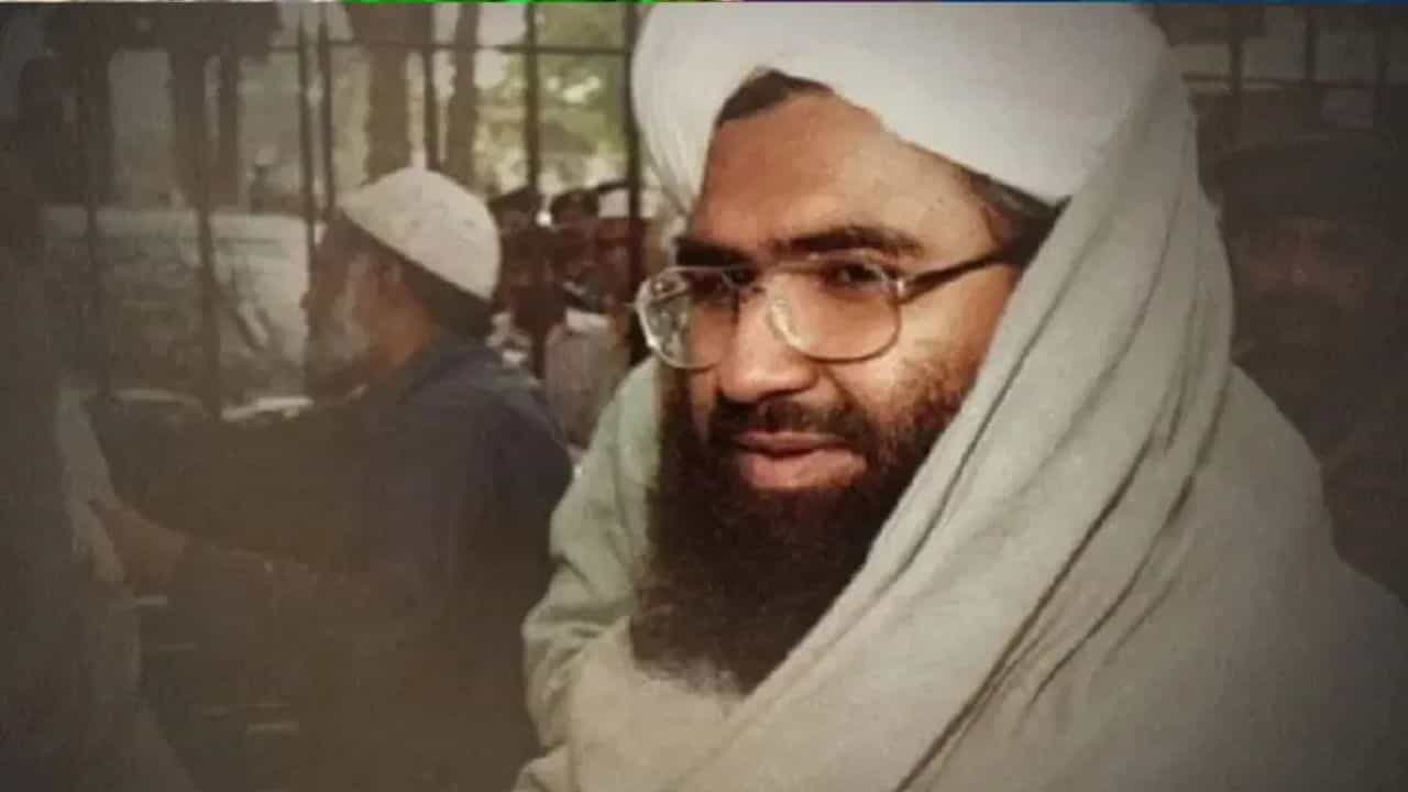 সন্ত্ৰাসবাদীৰ মুৰব্বীৰ ক্ৰন্দন! হাজাৰ নীৰিহৰ প্ৰাণ লোৱা মাছুদে উচুপিলে মৃত ভগ্নীৰ শোকত