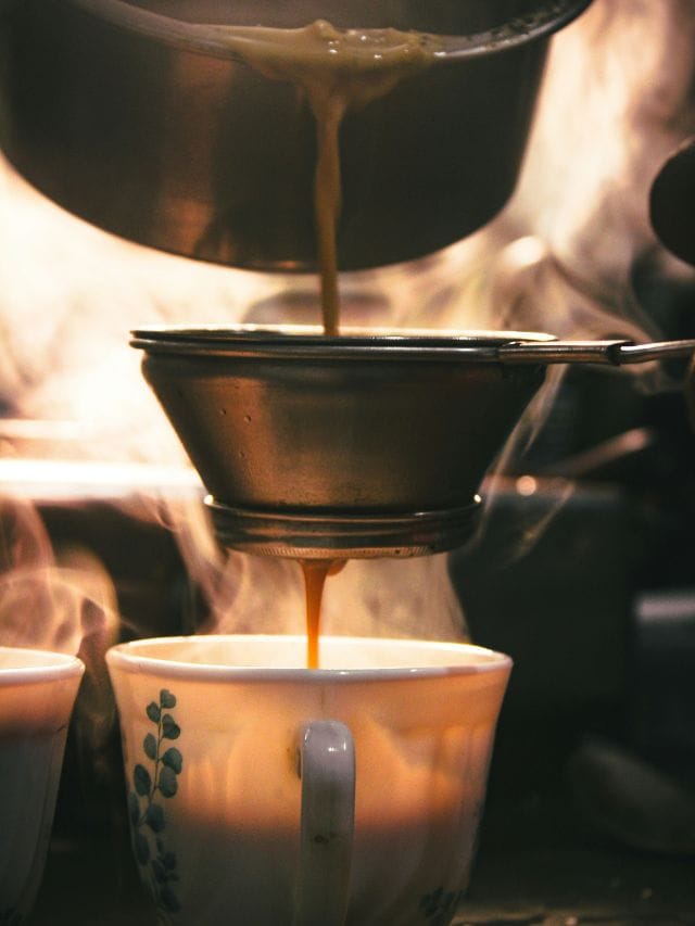 বেছিকৈ উতলোৱা চাহ খাইছে নেকি? সাৱধান, মাতি আনিছে নিজৰেই বিপদ!