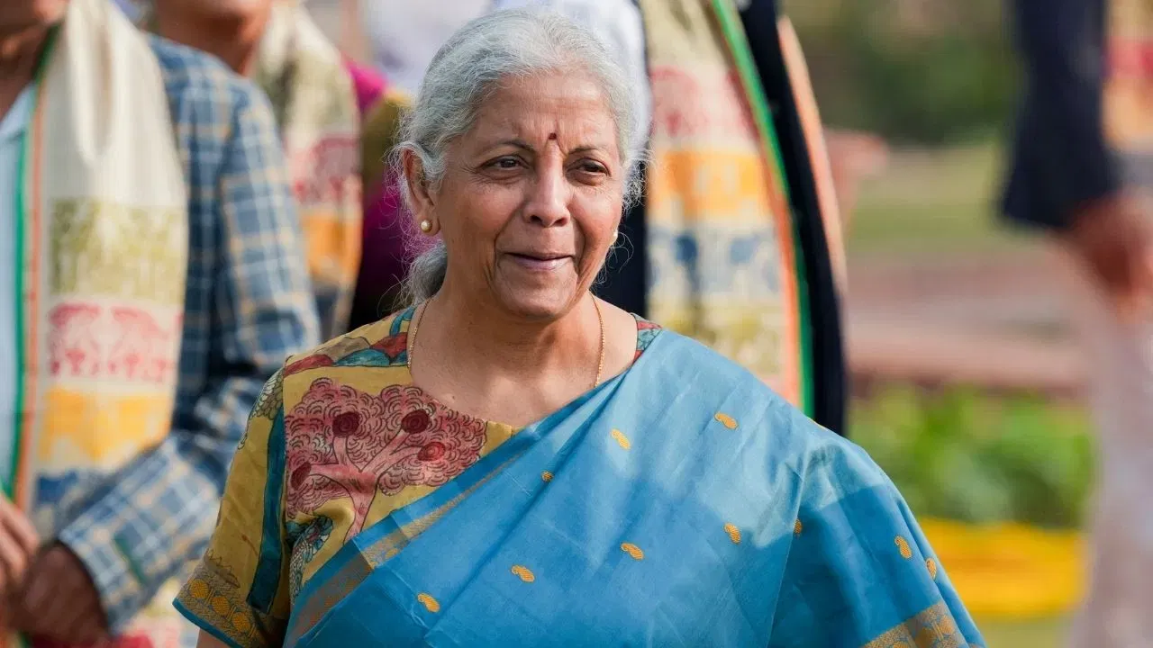 প্ৰতিবেদন অনুসৰি এইবাৰৰ বাজেটত নতুন আৰু পুৰণি দুয়োটা কৰ গাঁথনিতে ধাৰা ৮০ডি অন্তৰ্ভুক্ত হ’ব পাৰে। জ্যেষ্ঠ নাগৰিকৰ বাবে কৰ্তন বেছি হ’ব পাৰে।