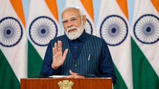 গুৱাহাটী-হাওৰা বন্দে ভাৰত শ্লীপাৰৰ পৰা কাজিৰঙা এলিভেটেড কৰিড’ৰলৈ কেবাটাও উন্নয়নৰ প্ৰকল্প লৈ আহি আছে মোদী