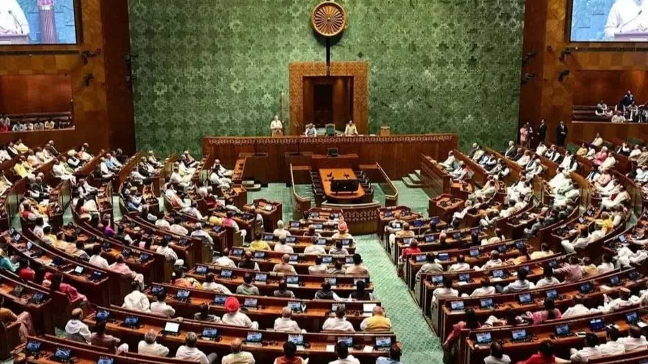 Union Budget Session: ৰাষ্ট্ৰপতিৰ ভাষণেৰে আজিৰ পৰা আৰম্ভ হ’ব বাজেট অধিৱেশন...বিৰোধীৰ দাবী নাকচ চৰকাৰৰ Union Budget Session: ৰাষ্ট্ৰপতিৰ ভাষণেৰে আজিৰ পৰা আৰম্ভ হ’ব বাজেট অধিৱেশন...বিৰোধীৰ দাবী নাকচ চৰকাৰৰ