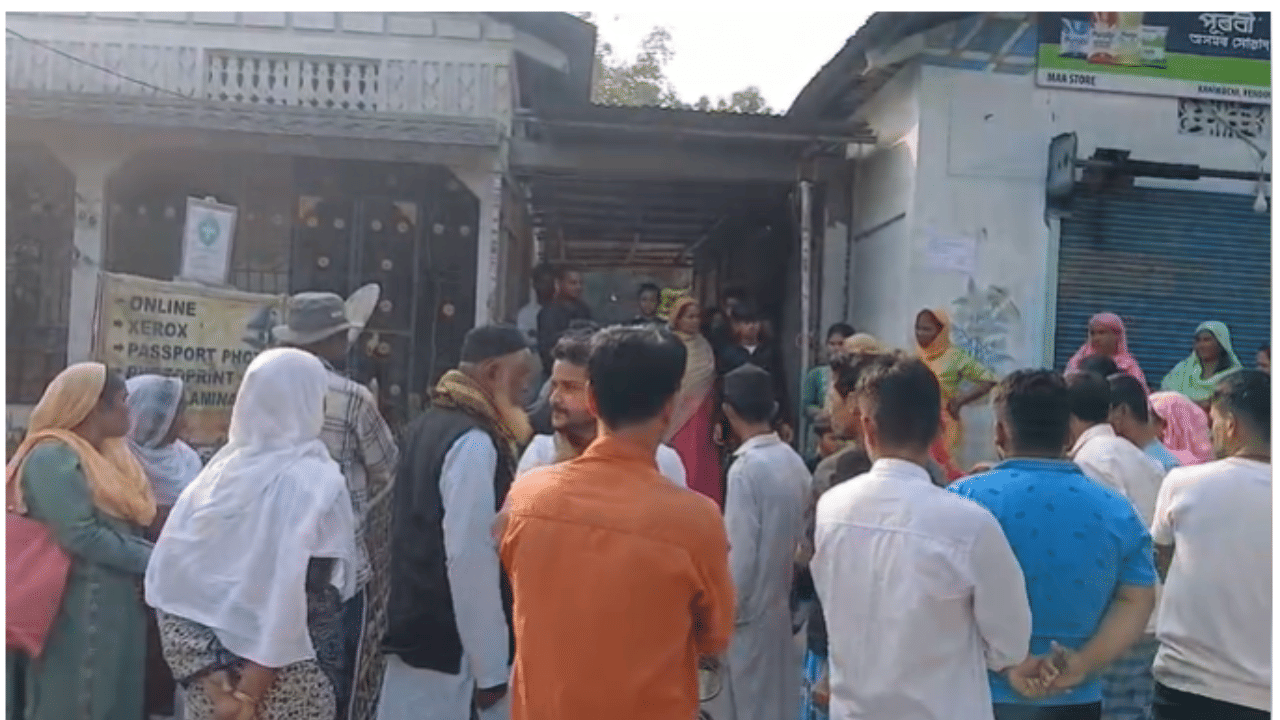 ৰঙিয়া মহাবিদ্যালয়ৰ প্ৰথম ষান্মাসিকৰ ছাত্ৰ আছিল মোজাক্কিৰ চৌধুৰী। স্থানীয় ৰাইজৰ মতে পৰিয়ালটোত আন এটি পুত্ৰ সন্তান আৰু পিতৃ আছে। এই ঘটনাক লৈ শোক প্ৰকাশ কৰিছে বিভিন্নজনে। অৱশ্যে এয়া অঘটন নে আন কোনো সেই সকলো আৰক্ষীৰ তদন্তৰ অন্ততহে পোহৰলৈ আহিব।