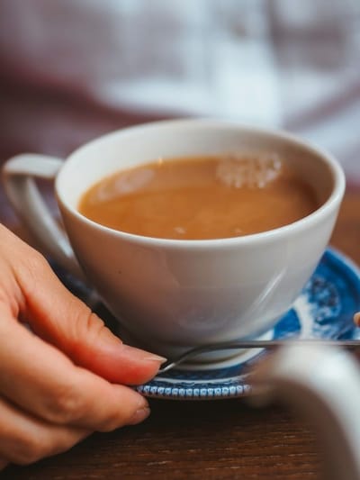 পুৱা খালী পেটত চাহ খায় নেকি? সাৱধান! সন্মুখীন হ’ব পাৰে ভাবিব নোৱাৰা সমস্যাৰ