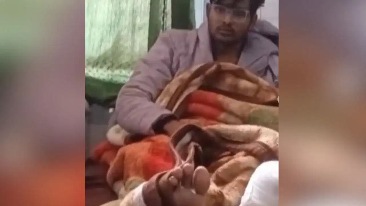 যিকোনো মূল্যৰ বিনিময়ত লাগে MBBS ডিগ্ৰী! যুৱকে নিজে কাটিলে নিজৰ ভৰি, তাৰ পিছত...