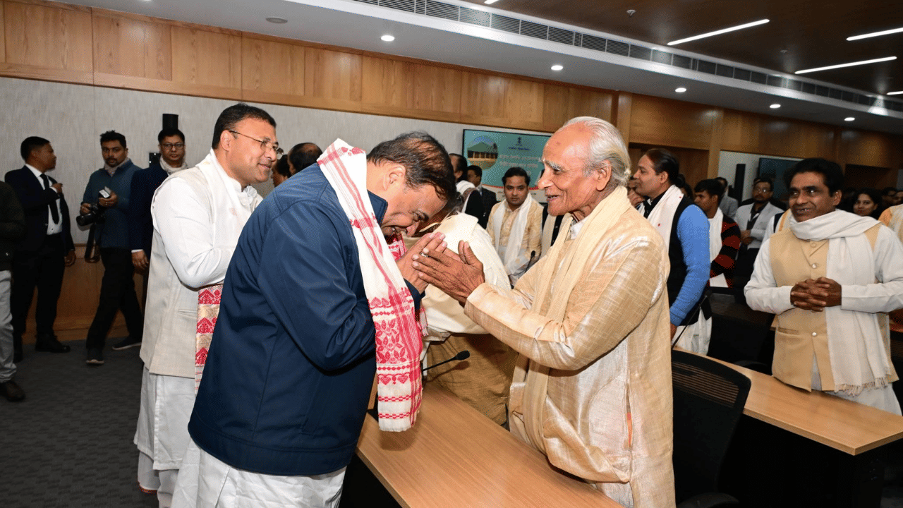 লগতে লিখে,"লোকসেৱা ভৱনত আজি ৰাজ্যৰ স্বীকৃতিপ্ৰাপ্ত সত্ৰৰ ৬২০গৰাকী উদাসীন ভকতলৈ আৰ্থিক সাহায্য প্ৰদানৰ শুভাৰম্ভ কৰা হয়৷ সত্ৰ সংস্কৃতি ৰক্ষাৰ বাবে নিজৰ জীৱন সমৰ্পণ কৰা পৰম শ্ৰদ্ধাৰ উদাসীন ভকতসকলে আধ্যাত্মিক, সাংস্কৃতিক আৰু সামাজিক প্ৰতিটো ক্ষেত্ৰতে অৱদানেৰে আমাক ঋণী কৰি আহিছে৷ এয়া সেই মহৎ অৱদানক স্বীকৃতি তথা তেখেতসকলৰ কল্যাণ সুনিশ্চিত কৰাৰ যৎকিঞ্চিৎ প্ৰয়াস মাথোঁ"৷