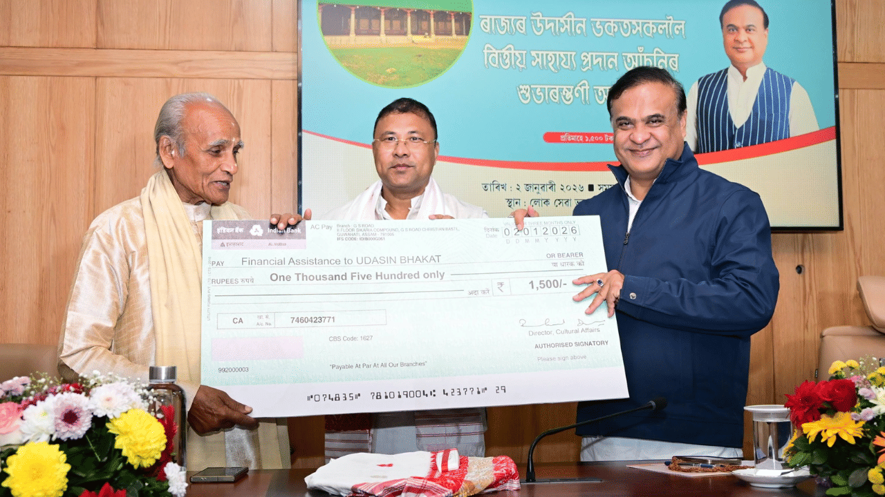 এই সন্দৰ্ভত মুখ্যমন্ত্ৰীগৰাকীয়ে সামাজিক মাধ্যমত লিখে যে- "উদাসীন ভকতলৈ আৰ্থিক সাহায্য-- নৱবৰ্ষৰ দ্বিতীয়টো দিনতে আমাৰ চৰকাৰে প্ৰৱৰ্তন কৰা প্ৰথমখন আঁচনি ৰাজ্যৰ সমাজ আৰু সাংস্কৃতিক জীৱনৰ মেৰুদণ্ডসদৃশ সত্ৰৰ সেৱাত উছৰ্গা কৰিবলৈ পাই ধন্য অনুভৱ কৰিছোঁ। সত্ৰৰ ভূমি সংৰক্ষণৰ বাবে সত্ৰ আয়োগ গঠনৰ পৰা উদাসীন ভকতলৈ আৰ্থিক সাহায্যৰ আঁচনিলৈ আমি প্ৰয়াস কৰিছোঁ গুৰুজনাপ্ৰদত্ত অসম পৰিচায়ক সংস্কৃতিক সুৰক্ষিত কৰিবলৈ"।