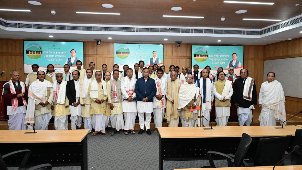 ৰাজ্যৰ শ শ উদাসীন ভকতলৈ ভাল খবৰ। ২ জানুৱাৰী, ২০২৬ ত অসম চৰকাৰে প্ৰৱৰ্তন কৰে 'উদাসীন ভকতলৈ আৰ্থিক সাহাৰ্য' শীৰ্ষক আঁচনি। ২০২৬ চনটোত চৰকাৰে প্ৰৱৰ্তন কৰা এয়া প্ৰথমখন আঁচনি। যাৰ দ্বাৰা উদাসীন ভকতলৈ আৰ্থিক সাহায্য প্ৰদান কৰা হ'ব। ইয়াৰ অধীনত ভকতসকলে প্ৰতিমাহে ১,৫০০ টকাকৈ লাভ কৰিব।