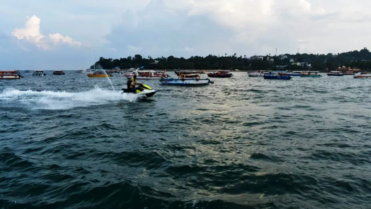 মালয় ভাষা কেনেকুৱা? ই দক্ষিণ-পূব এছিয়াৰ এক গুৰুত্বপূৰ্ণ অষ্ট্ৰ’নেছিয়ান ভাষা। মালয়েছিয়া হৈছে মালয়েছিয়া, ইণ্ডোনেছিয়ান (ইণ্ডোনেছিয়ান হিচাপে), ব্ৰুনাই, আৰু ছিংগাপুৰৰ জাতীয়/কাৰ্যকৰী ভাষা। ইয়াক ২৯ কোটি লোকে কয়। মালয়েছিয়ান, ব্ৰুনাই মালয়, আৰু ইণ্ডোনেছিয়ান হৈছে ঘনিষ্ঠভাৱে সম্পৰ্কিত ভাষা, ইয়াৰ পৰা এটা ভাগ-বতৰা ভাষিক ঐতিহ্যৰ কথা অনুমান কৰিব পাৰি। ফটো: Pixabay/Unsplash