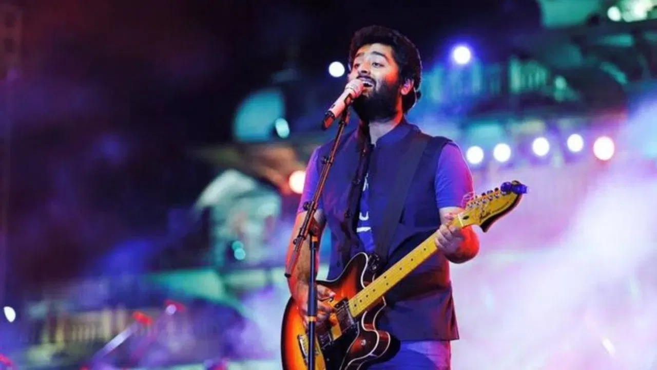 প্ৰায় ১৫ বছৰীয়া গায়ক হিচাপে অৰিজিৎ সিঙে বিশ্বৰ লাখ লাখ মানুহৰ হৃদয় জয় কৰিবলৈ সক্ষম হৈছে। হিন্দী, বাংলা, মাৰাঠী, তেলেগু আদি ভাষাৰ ৪০০ৰো অধিক গীতক তেওঁ নিজৰ কণ্ঠ ধাৰলৈ দিছে। সংবাদ মাধ্যমৰ বাতৰি অনুসৰি অৰিজিৎ সিঙৰ সম্পত্তিৰ পৰিমাণ প্ৰায় ৪১৪ কোটি টকা (৫০ মিলিয়ন ডলাৰ)। এই সম্পত্তিৰ সৈতে তেওঁক ভাৰতৰ সৰ্বাধিক উপাৰ্জন কৰা গায়কসকলৰ ভিতৰত অন্তৰ্ভুক্ত কৰা হৈছে।