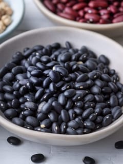 ডায়েবেটিছৰ পৰা ওজন হ্ৰাসলৈ, ক’লা ৰাজমাহে কি কি ৰোগ নিয়ন্ত্ৰণত সহায় কৰে ? জানক...