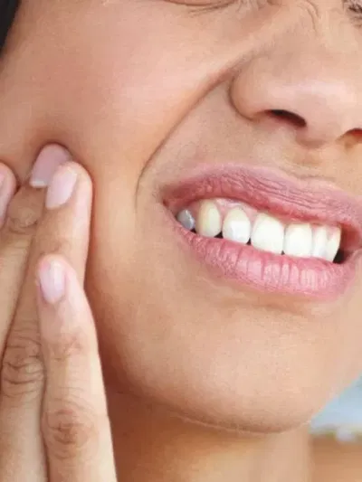 মাজনিশা হঠাৎ দাঁতৰ বিষ উঠিলে কি কৰিব? জানক ঘৰুৱা উপায়