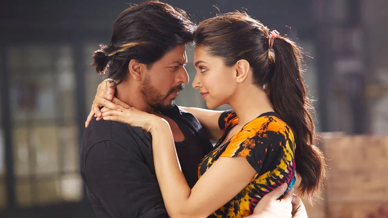 ৫ নম্বৰত আছে "হেপি নিউ ইয়েৰ।" ২০১৪ চনৰ অক্টোবৰ মাহত মুক্তি পোৱা ছবিখনত শ্বাহৰুখ খান, অভিষেক বচ্চন, আৰু চনু ছুদ আদিয়ে অভিনয় কৰিছিল। ছবিখনে বিশ্বজুৰি ৩৯৭ কোটি টকা উপাৰ্জন কৰে।