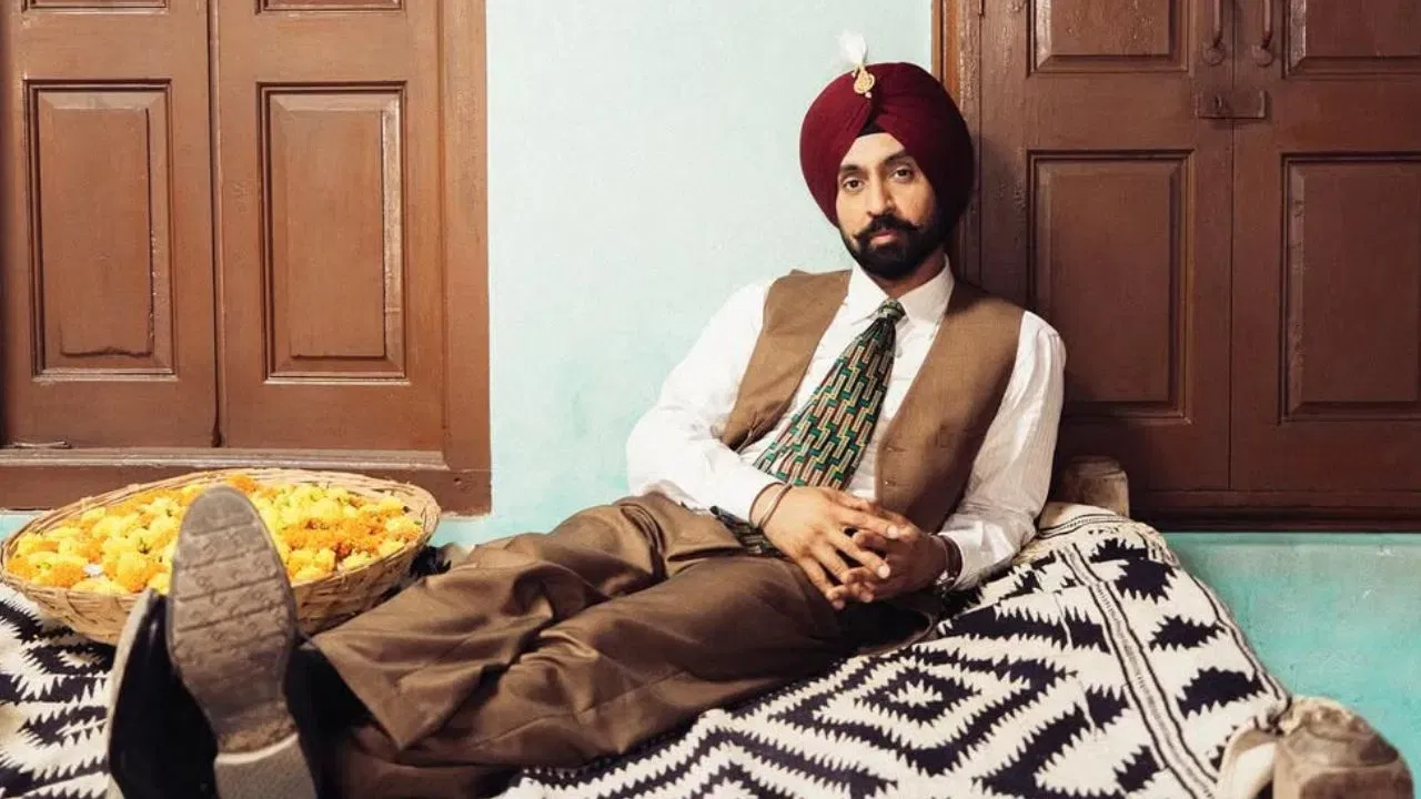 ইফালে, দিলজিৎ দোসাঞ্জে বিগত এটা বছৰত "কান্তৰা অধ্যায় ১"ৰ পৰা আৰম্ভ কৰি "ধুৰন্ধৰ"লৈকে প্ৰায় প্ৰতিখন ডাঙৰ ছবিকে নিজৰ কণ্ঠ দান কৰিছে। আনকি তেওঁ আৰিয়ান খানৰ প্ৰথম ধাৰাবাহিক "বেডছ অৱ বলীউড"ত এটা গীত গাইছিল। দিলজিত চতুৰ্থ ধনী পাঞ্জাবী গায়ক। কোই মোইৰ মতে তেওঁৰ সম্পত্তিৰ পৰিমাণ ১৭২ কোটি টকা বুলি অনুমান কৰা হৈছে।