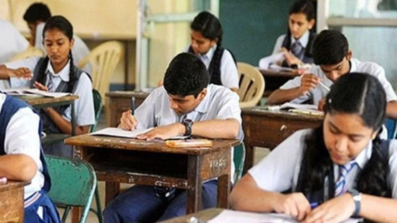 ইয়াৰ বাবে জাৰি কৰা হ'ব  কেতবোৰ নীতি-নিৰ্দেশনা। ইফালে ফেব্ৰুৱাৰী মাহত ৫ হাজাৰ শিক্ষক-শিক্ষয়িত্ৰীয়ে নতুনকৈ নিযুক্তি লাভ কৰিব বুলি কয় মুখ্যমন্ত্ৰীয়ে।