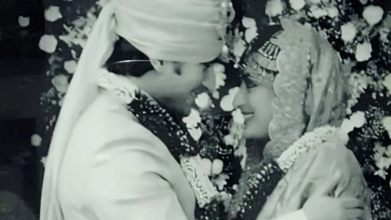 ছাৰাই ক'লে, "মই ভাবো বৰ ভাল। কিছুমান ভুল হোৱাটো সঁচা। কিন্তু মা আৰু দেউতাই জীৱনৰ বাবে সৰ্বোত্তম সিদ্ধান্ত লোৱাত মই সুখী।"