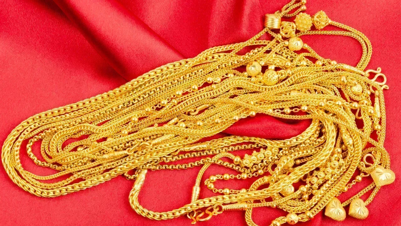 আজি ১৮ কেৰেট ১ গ্ৰাম সোণৰ মূল্য ১১,০৪৬ টকা । ১০ গ্ৰামৰ মূল্য ১,১০,৪৬০ টকা। আনহাতে আজি ১৮ কেৰেট ১০০ গ্ৰাম সোণৰ মূল্য ১১,০৪,৬০০ টকা। কালিৰ দিনটোত ইয়াৰ পৰিমাণ আছিল ১০,৯৬,৮০০ টকা।