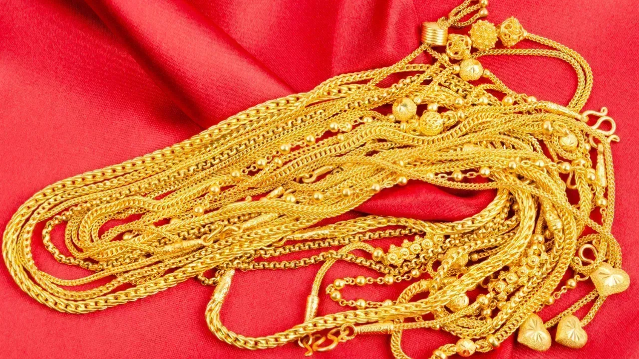 ১৮ কেৰেট ১ গ্ৰাম সোণৰ মূল্য ১০,৪১২ টকা। ১০ গ্ৰামৰ মূল্য ১,০৪,১২০ টকা। কালিৰ দিনটোত ইয়াৰ পৰিমাণ আছিল ১,০৩,৬৭০ টকা। আজি ১০০ গ্ৰাম সোণৰ মূল্য ১০,৪১,২০০ টকা। কালিৰ দিনটোত ইয়াৰ পৰিমাণ আছিল ১০,৩৬,৬৭০ টকা।