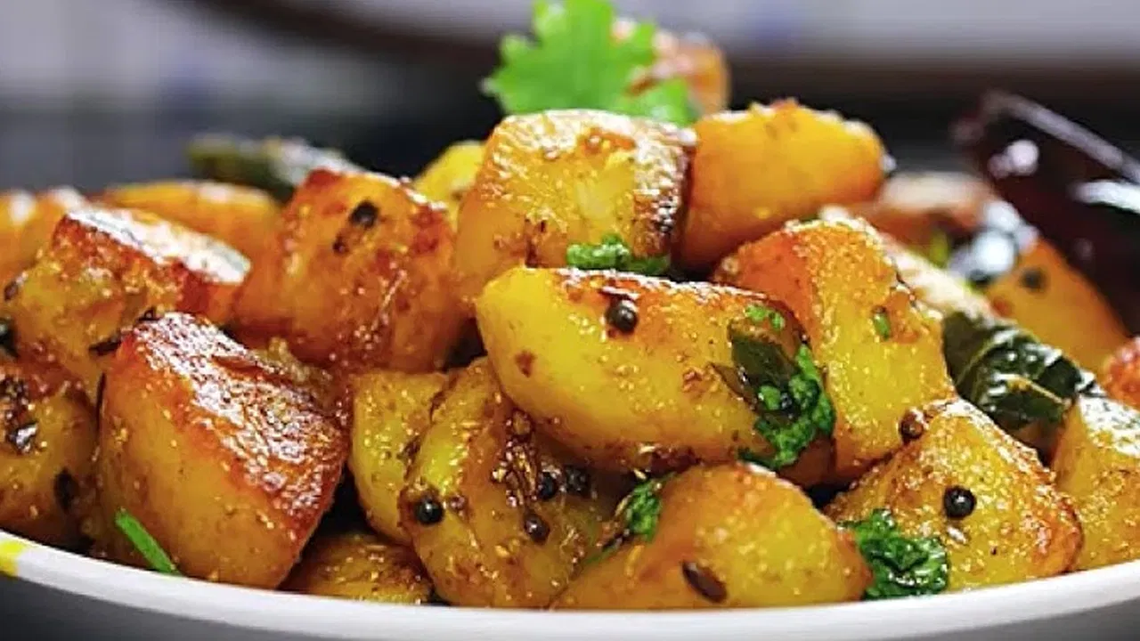 আলু বেছি পৰিমাণে সেৱন কৰিলে ডায়েবেটিছ ৰোগীৰ তেজৰ চুগাৰ মাত্ৰাত প্ৰভাৱ পৰিব পাৰে। গতিকে ডায়েবেটিছ ৰোগীয়ে এইবোৰ পৰিমিতভাৱে সেৱন কৰিব লাগে।