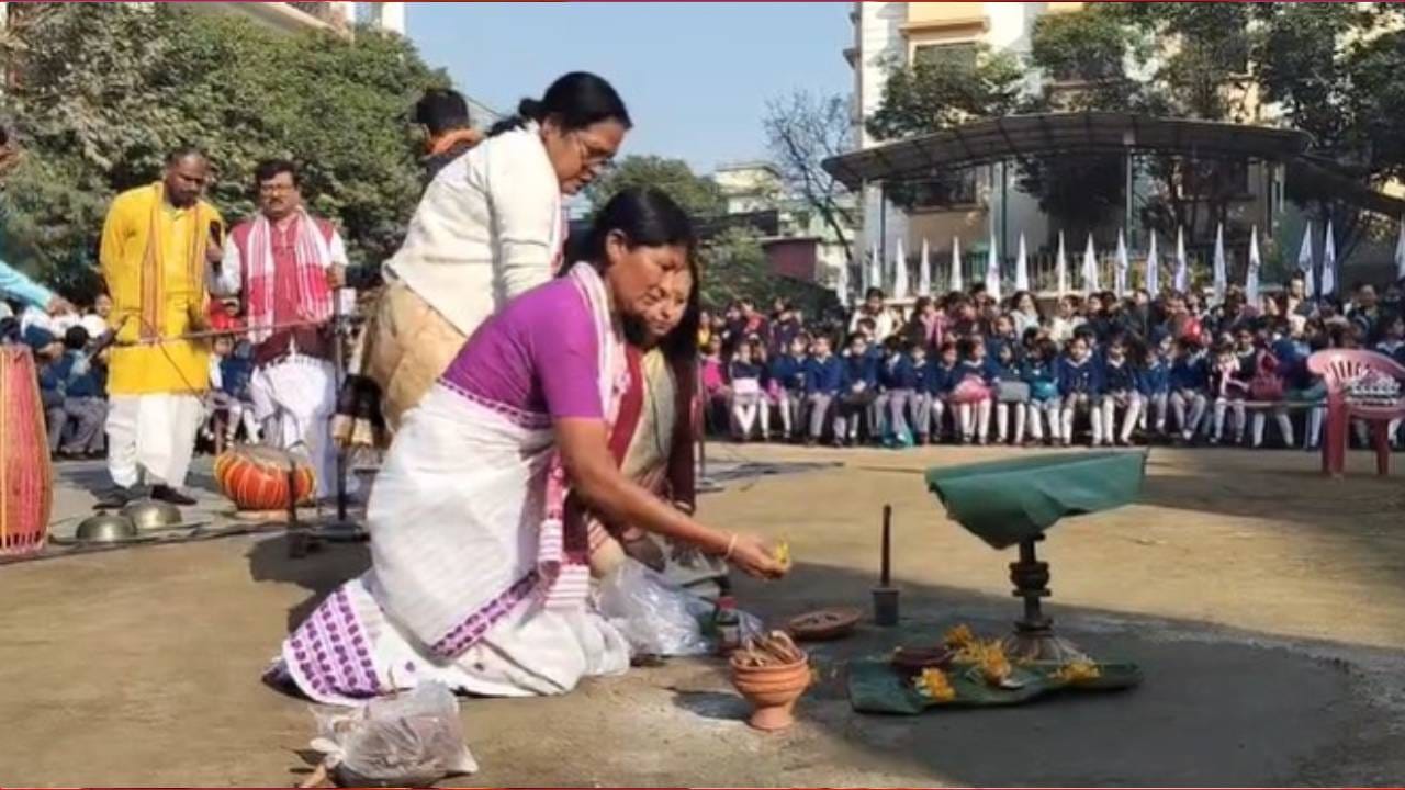 অসমীয়াৰ হেঁপাহৰ ভোগালী বিহুলৈ মাজত মাত্ৰ দিন। কাইলৈ উৰুকা আৰু মাঘ বিহু পালন কৰিব অসমীয়াই। চৌদিশে চলিছে বিহুৰ ব্যাপক প্ৰস্তুতি।