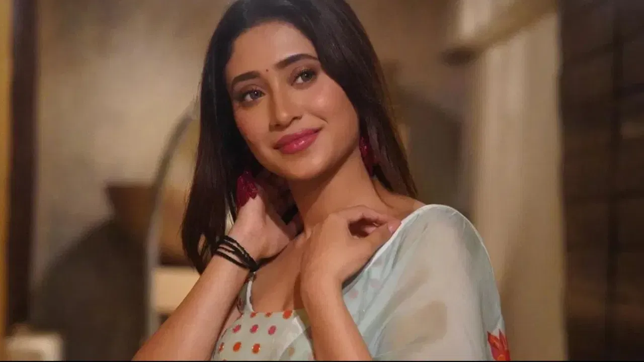 শিৱাংগী যোশী কেৱল টিভিৰ অন্যতম জনপ্ৰিয় অভিনেত্ৰী নহয়, টিভি জগতৰ অন্যতম ব্যয়বহুল অভিনেত্ৰী। তেওঁৰ প্ৰতিটো খণ্ডৰ মাচুল ১.৫ৰ পৰা ২ লাখ টকালৈকে। ৰূপালী গাংগুলীৰ পিছত সৰ্বাধিক মাচুল লয়।