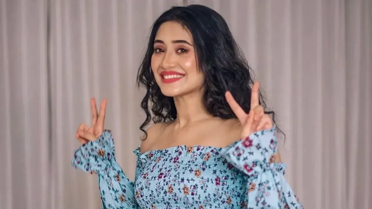 ১৯৯৮ চনৰ ১৮ মে’ত মহাৰাষ্ট্ৰৰ পুনেত জন্মগ্ৰহণ কৰা শিৱাংগী যোশীয়ে এতিয়া ২৭ বছৰ বয়সত শিশু শিল্পী হিচাপে অভিনয় জীৱন আৰম্ভ কৰিছিল।