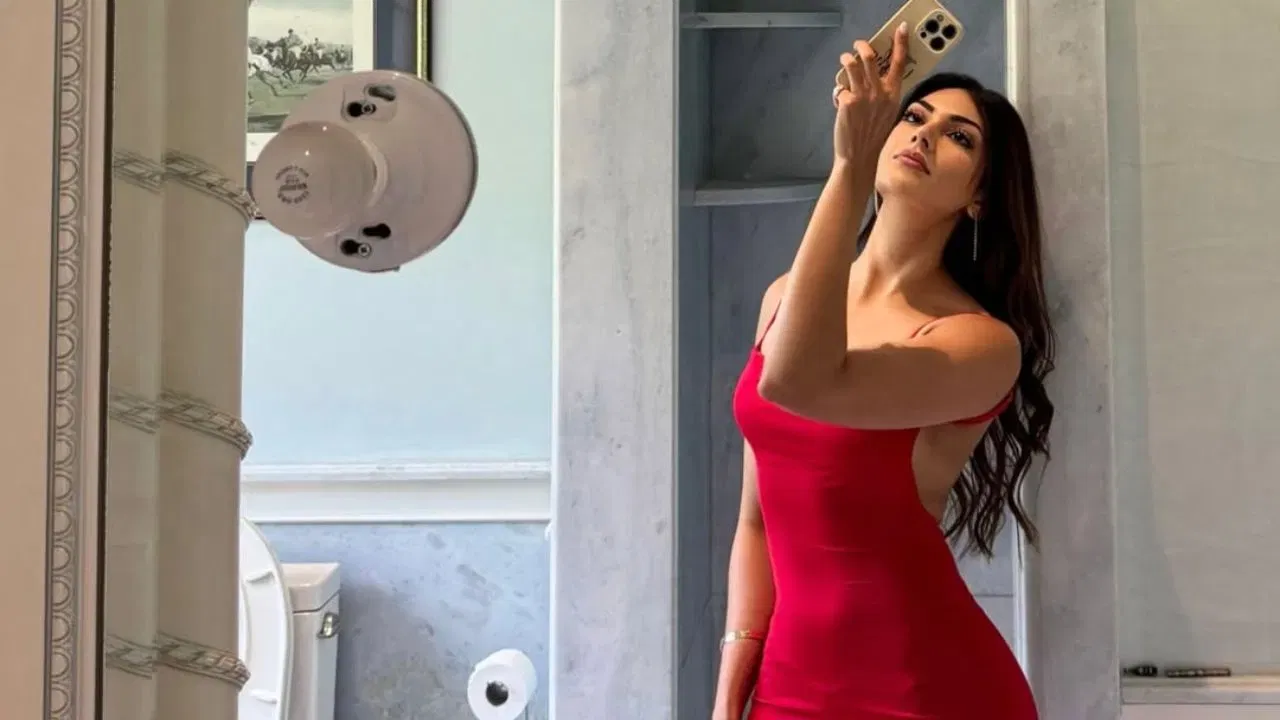 পাঞ্জাবী গীতৰ উপৰিও য়েছা সাগৰে হিন্দী মিউজিক ভিডিঅ’তো অভিনয় কৰিছে। টোনি কক্কাৰৰ দৰে গায়কৰ সৈতে কাম কৰিছে।