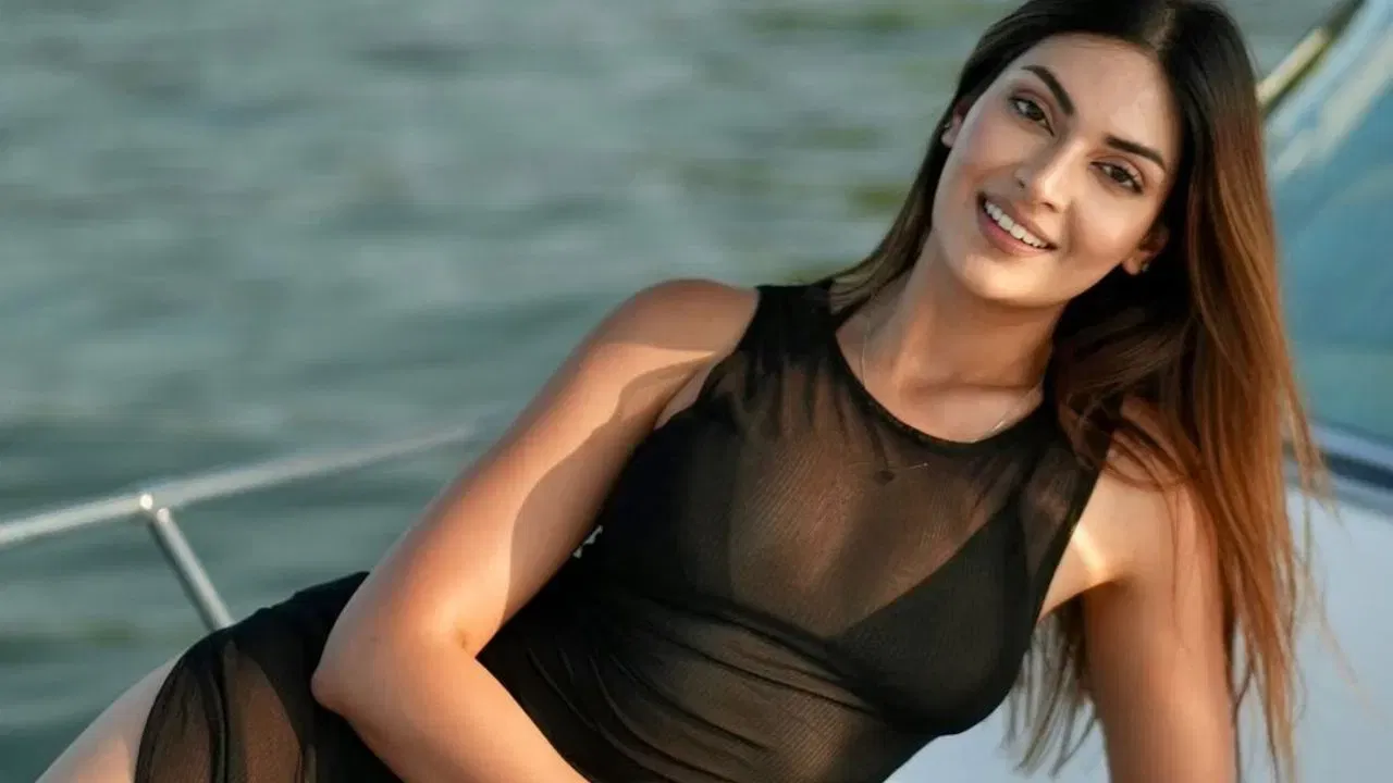 সংগীত জগতত কাম কৰাৰ পিছত য়েছাই ক্ৰীড়া উপস্থাপনৰ জগতখনত প্ৰৱেশ কৰে। তেওঁৰ বাকপটুতা, আত্মবিশ্বাস, আৰু কেমেৰাৰ দক্ষতাই তেওঁক WPL 2026 ৰ দৰে এটা ডাঙৰ মঞ্চলৈ লৈ গৈছে।